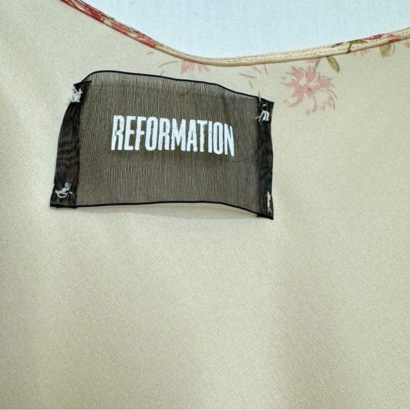 Reformation Beatrice Top - Picture 5 of 7